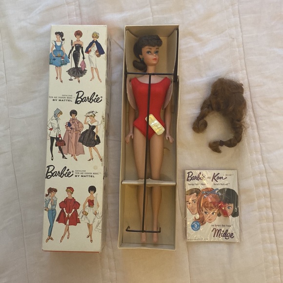 BRUNETTE BUBBLE-CUT BARBIE IN ORIGINAL BOX BY MATTEL, 1962!!! - Picture 2 of 7